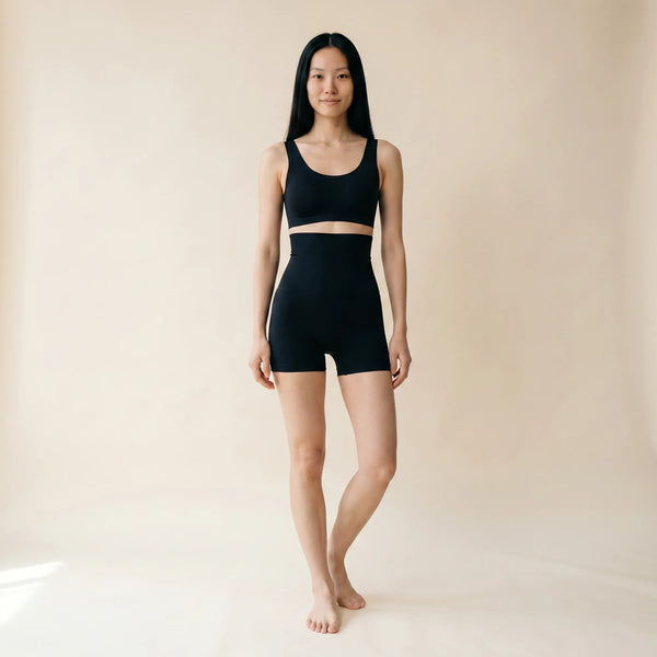 Panty gainant taille haute femme — vue de face, modèle seamless mi-cuisse anti-frottement