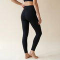 Legging amincissant noir taille haute Elya, vue de dos — jambe affinée et silhouette galbée, maille seamless