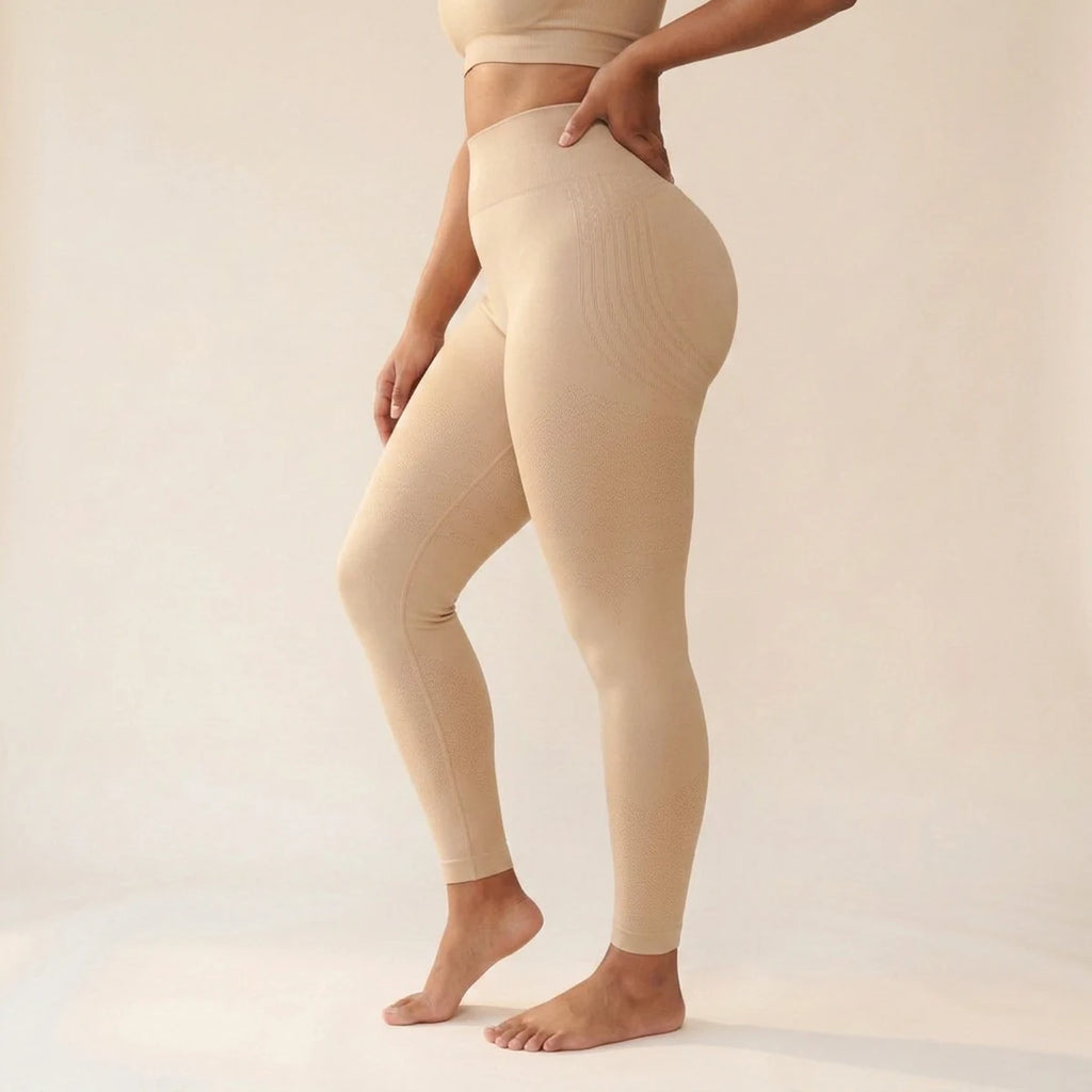 Legging sculptant ventre plat beige Elya vue de profil — silhouette galbée, taille haute gainante, seconde peau