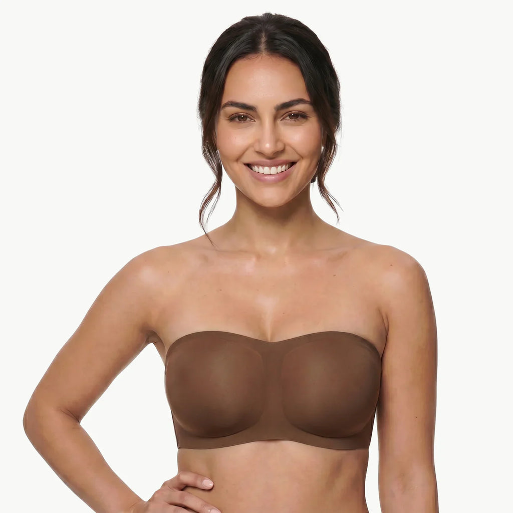 Soutien-gorge invisible sans bretelles marron porté de face