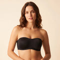 Soutien-gorge invisible sans bretelles noir porté de face